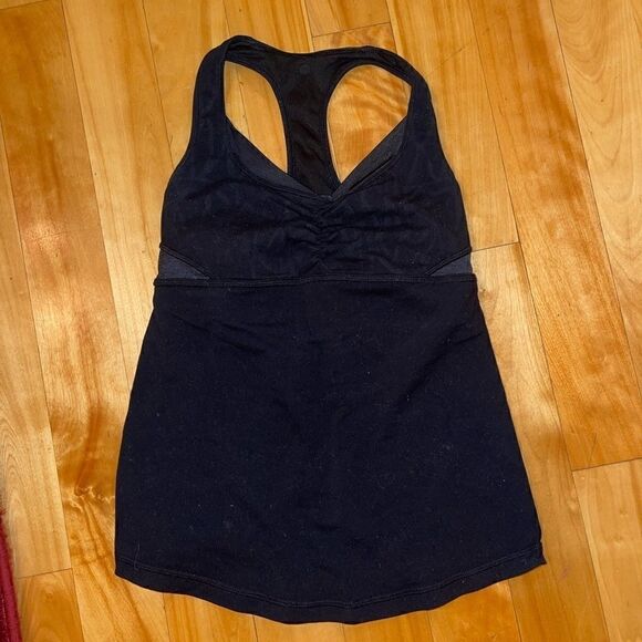 Lululemon black/grey tank size 2! In great condition - Picture 1 of 4